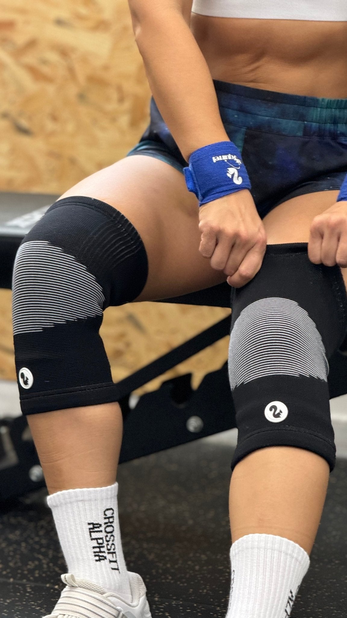 AirSquirrel Double-Layer Knit Knee Sleeves - 1 Pair - Airsquirrel